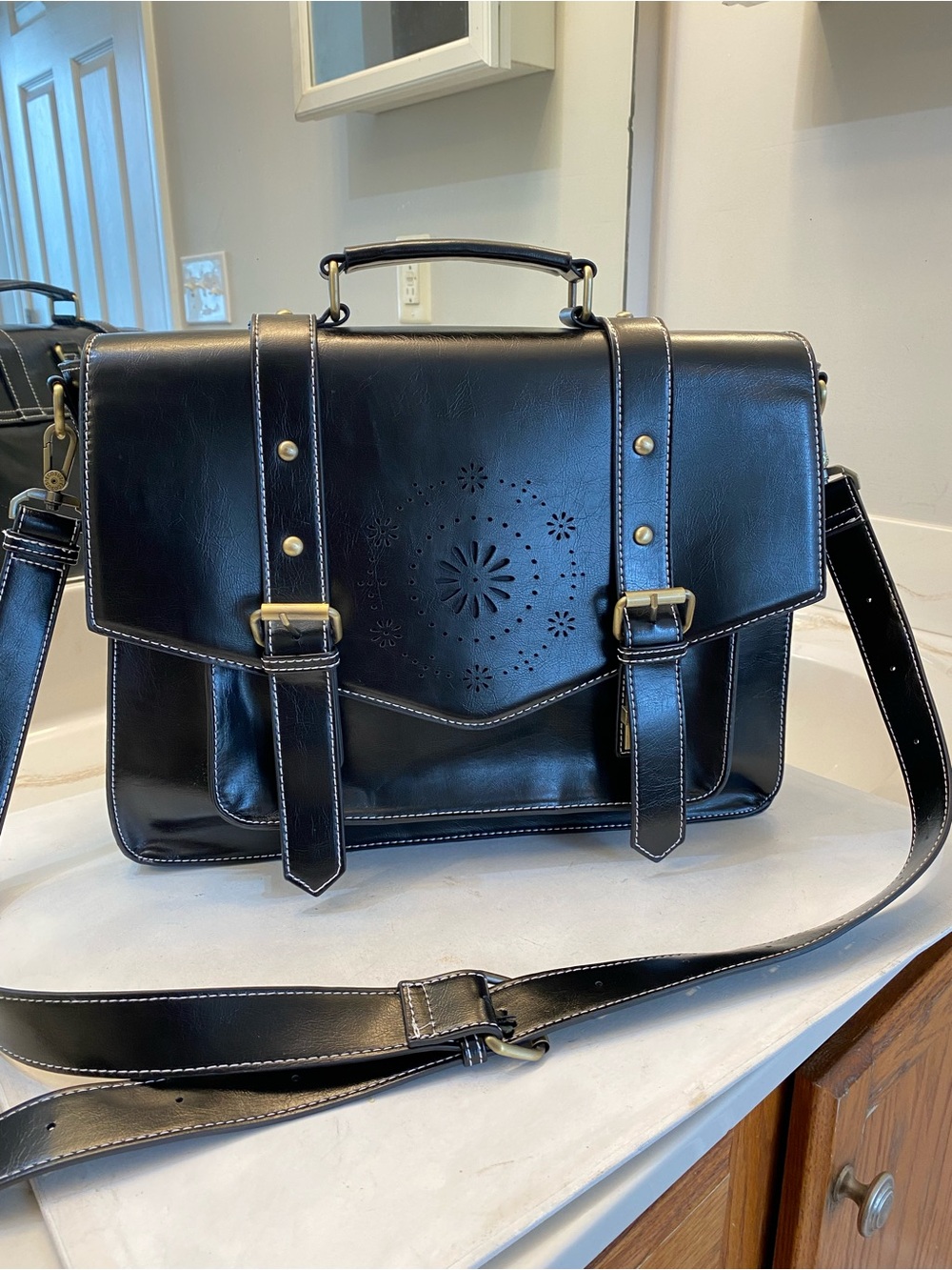 NEW..ECOSUSI vegan leather laptop messenger bag never used clean business bag
